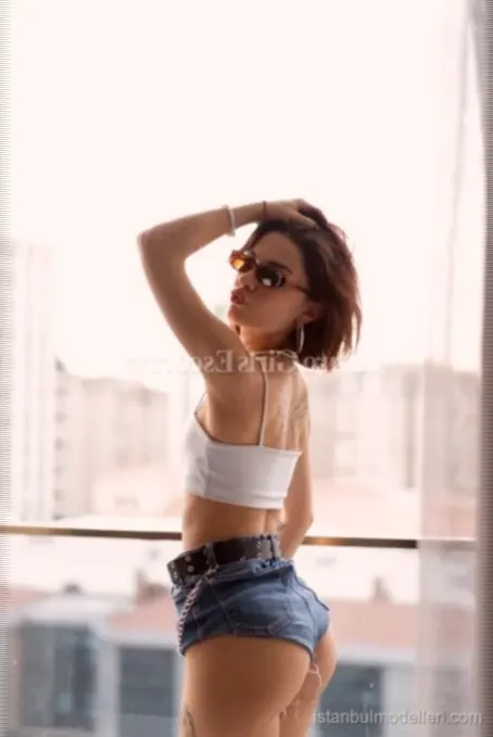 Başakşehir / İstanbul Escort Azra
